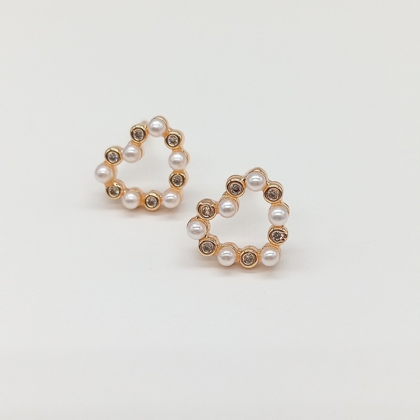 Arete corto corazón perlado