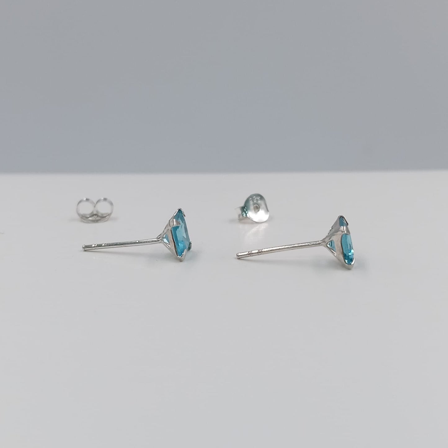 Arete chispa cuadrada 5 mm
