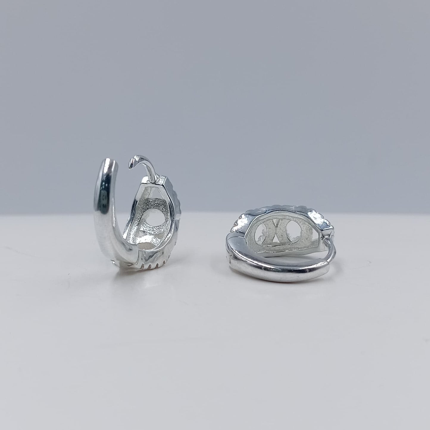Aretes argolla huggie 1.6 cm