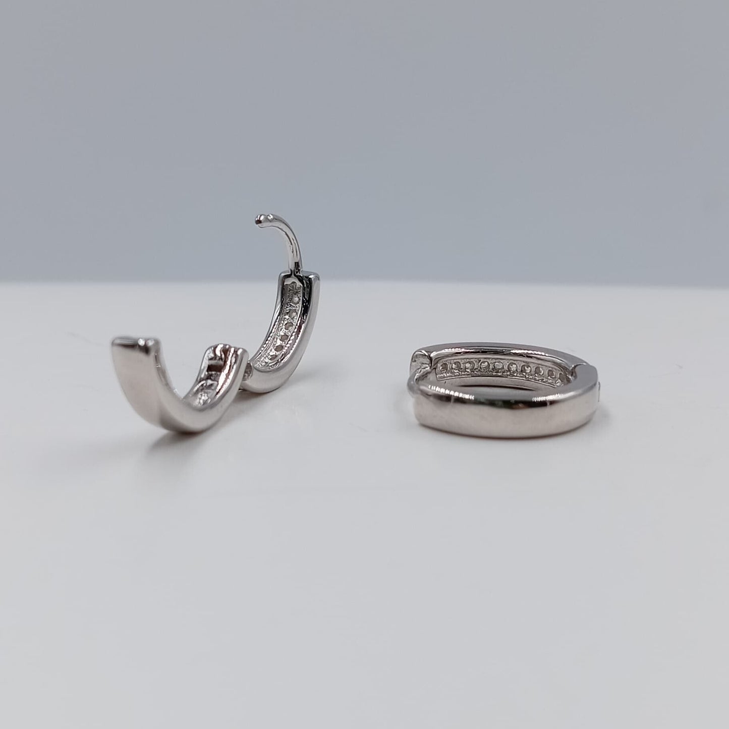 Aretes argolla huggie 1.4 cm