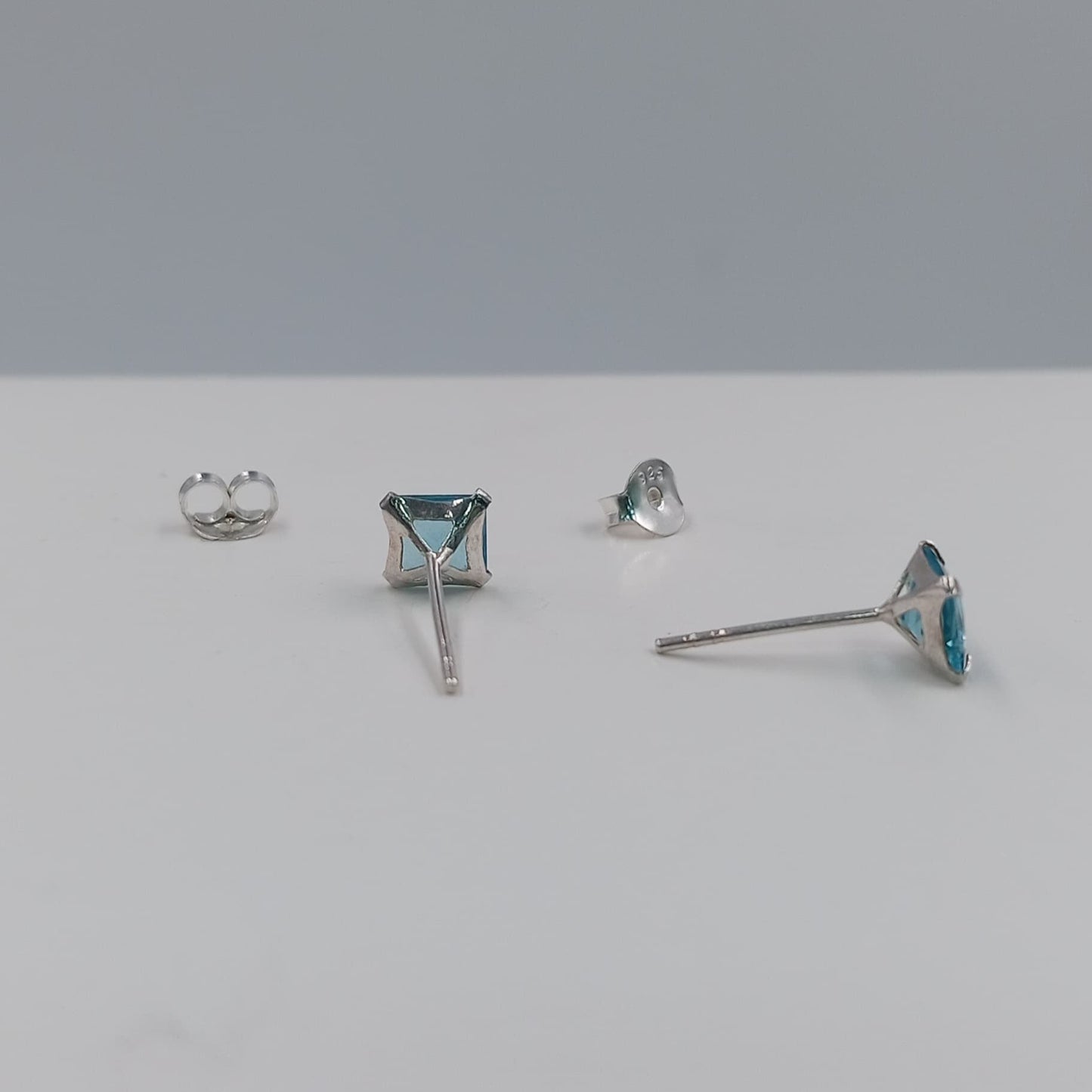 Arete chispa cuadrada 5 mm