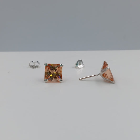 Aretes chispa cuadrada 8 mm