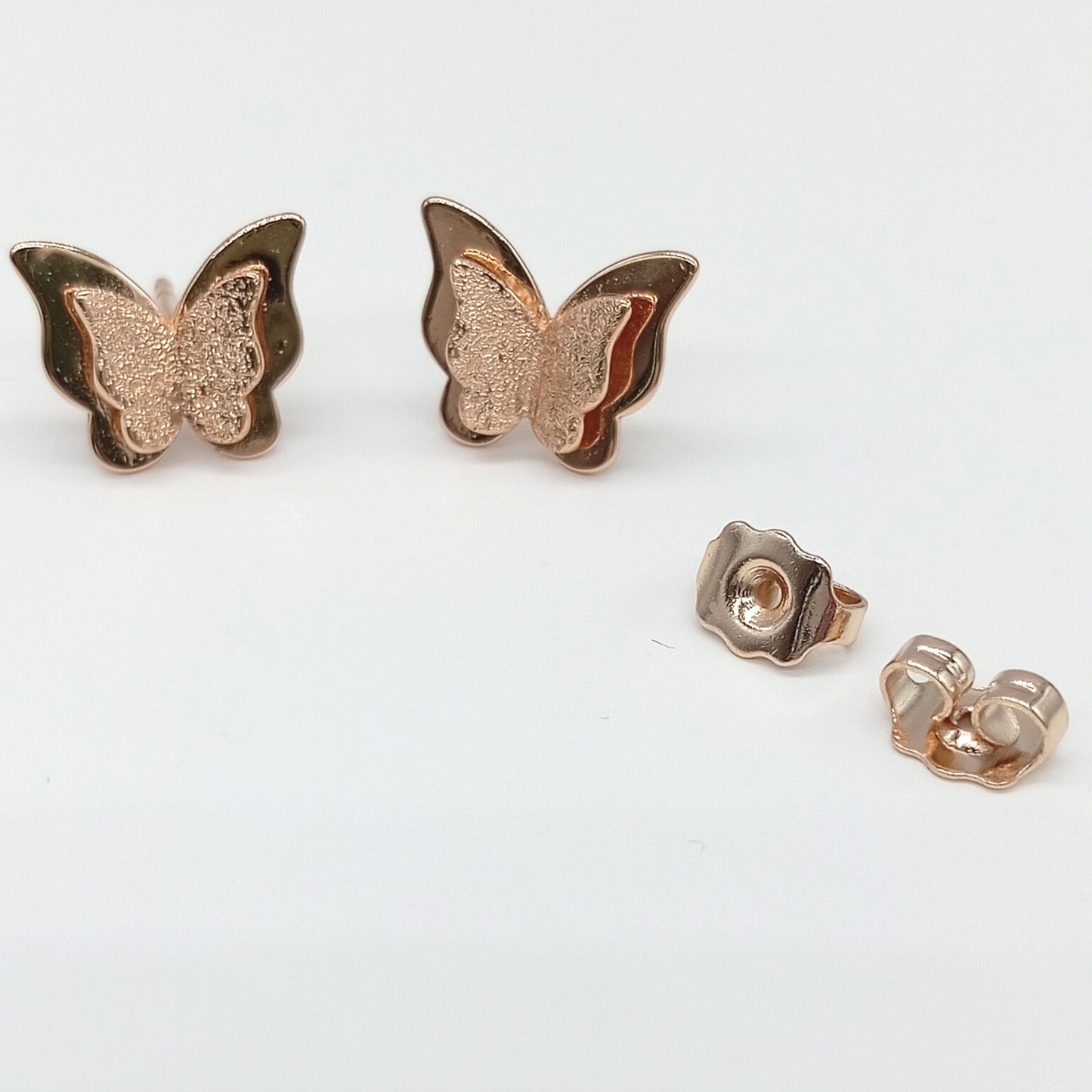 Arete corto mariposa