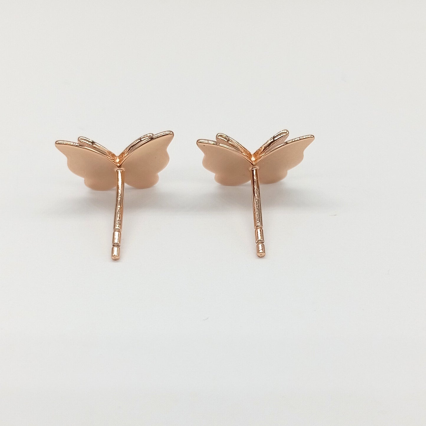 Arete corto mariposa