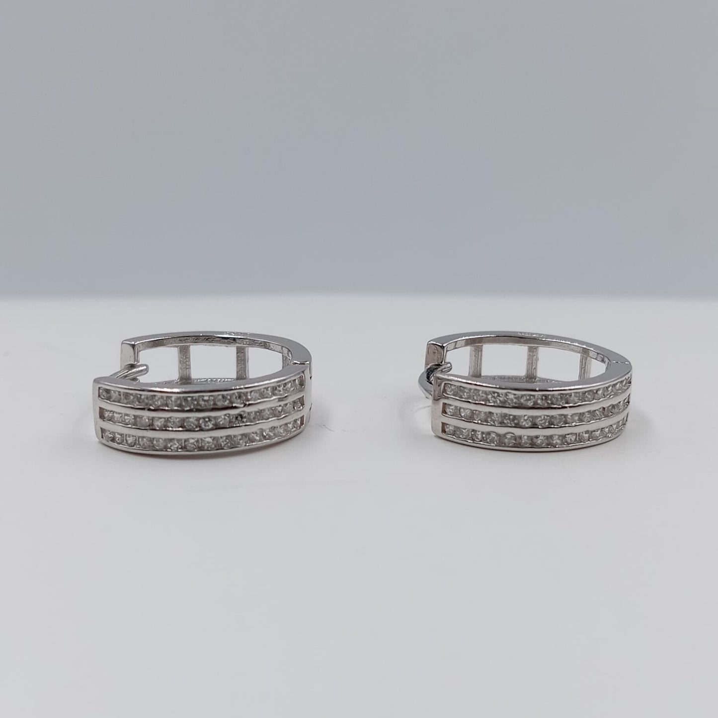 Aretes argolla huggie 1.7 cm