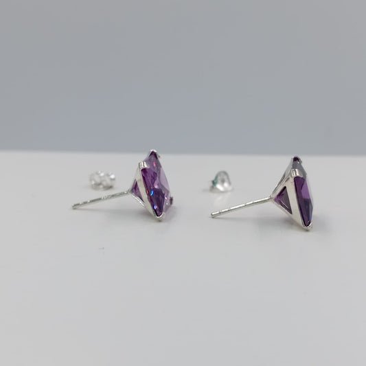 Aretes chispa cuadrada 10 mm
