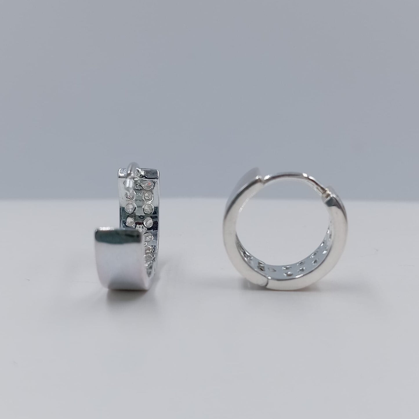 Aretes argolla huggie 1.5 cm