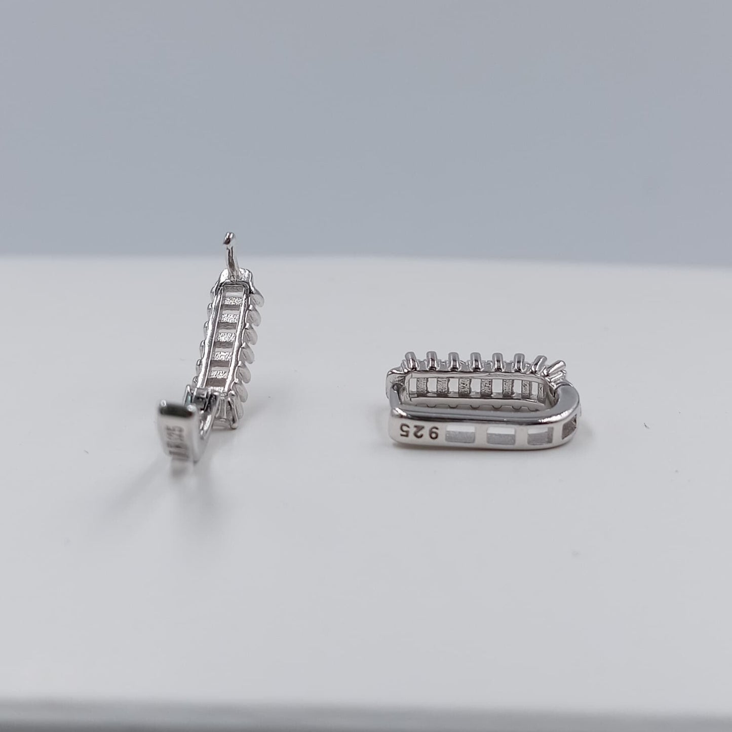 Aretes argolla huggie 1.5 cm