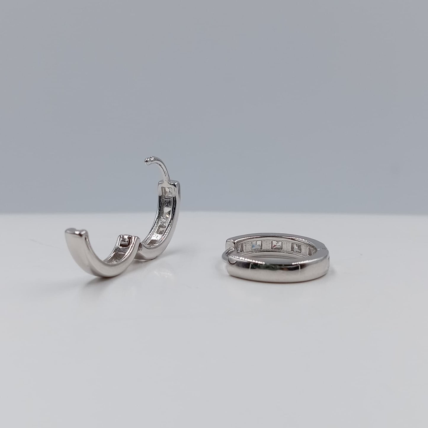 Aretes argolla huggie 1.5 cm