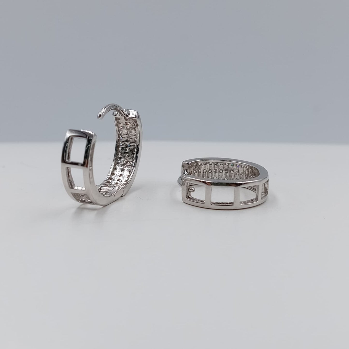 Aretes argolla huggie 1.7 cm