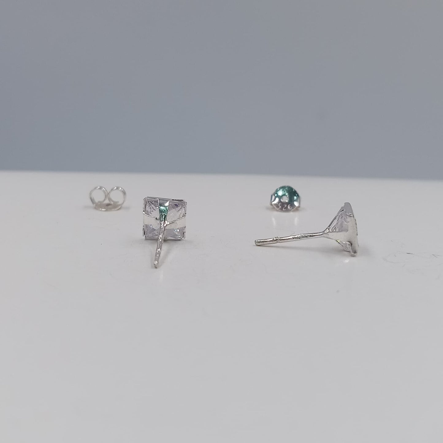 Arete chispa cuadrada 5 mm