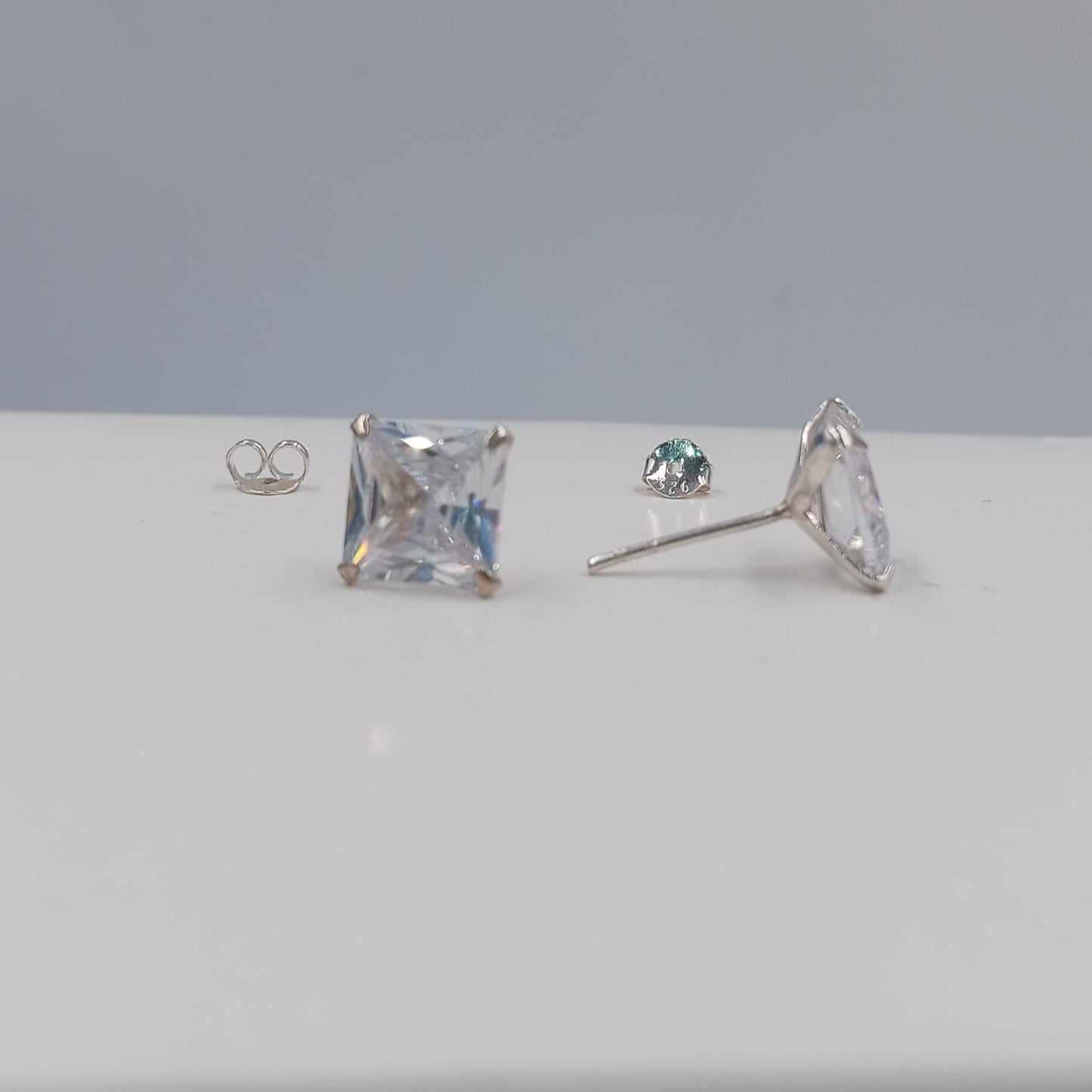 Arete chispa cuadrada 9 mm